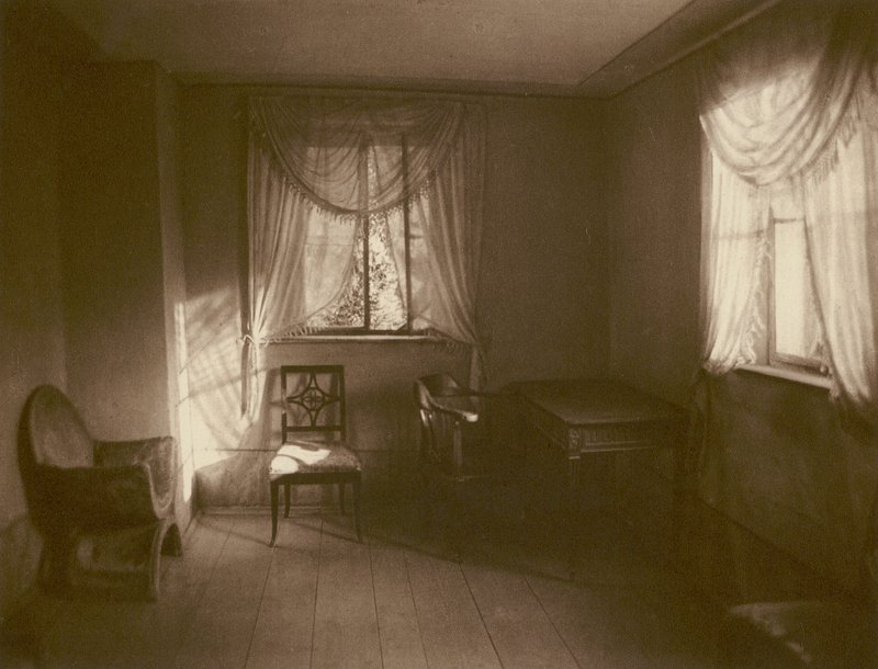 Weimar, Abendsonnenstrahl in Goethes Arbeitszimmer im Gartenhaus door Kurt Hielscher