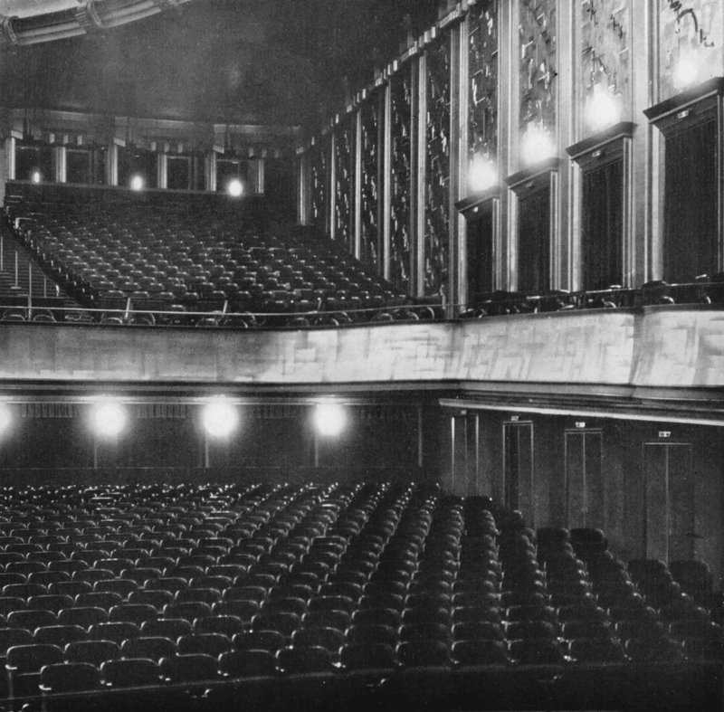 Berlijn: Filmpaleis Atrium, deel van de zaal door Mario Bucovich