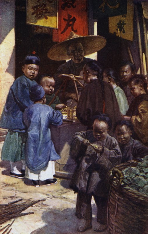 China: Jongens rond een snoepkraam door Norman Hardy