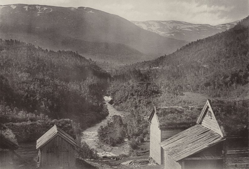 Kijkend naar het oosten vanaf het Stalheim Hotel door Norwegian Photographer