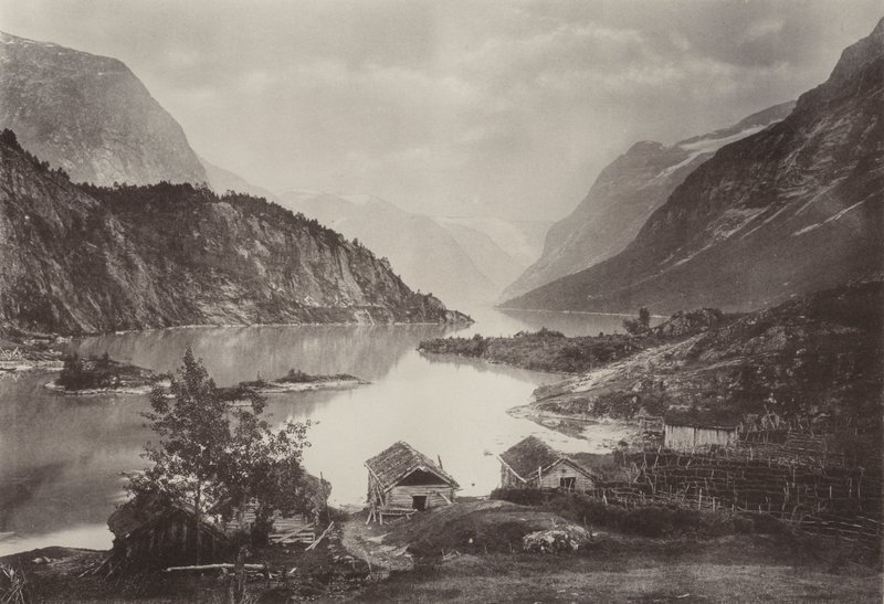 Uitzicht op het Loenmeer, Nordfjord door Norwegian Photographer
