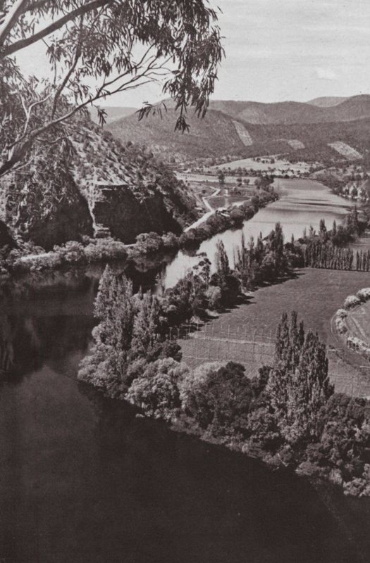 River Derwent nabij New Norfolk, Tasmanië door Photographer Australian