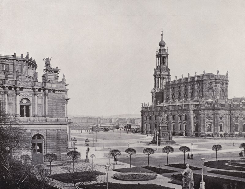 Uitzicht vanaf de Zwingerwal op het Theaterplein door Photographer German