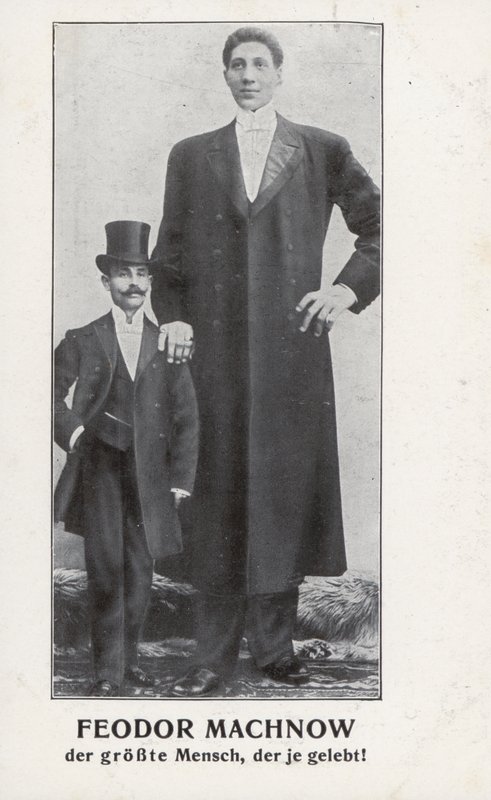 Feodor Machnow, de Russische reus (zwart-wit foto) door Photographer German
