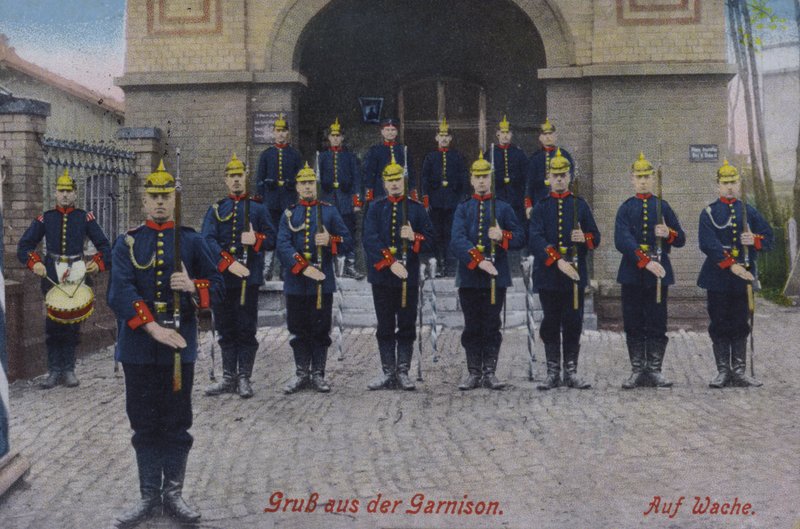 Duitse soldaten op wacht door Photographer German