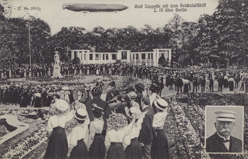 Graaf Ferdinand von Zeppelin en zijn luchtschip LZ III boven Berlijn door Photographer German