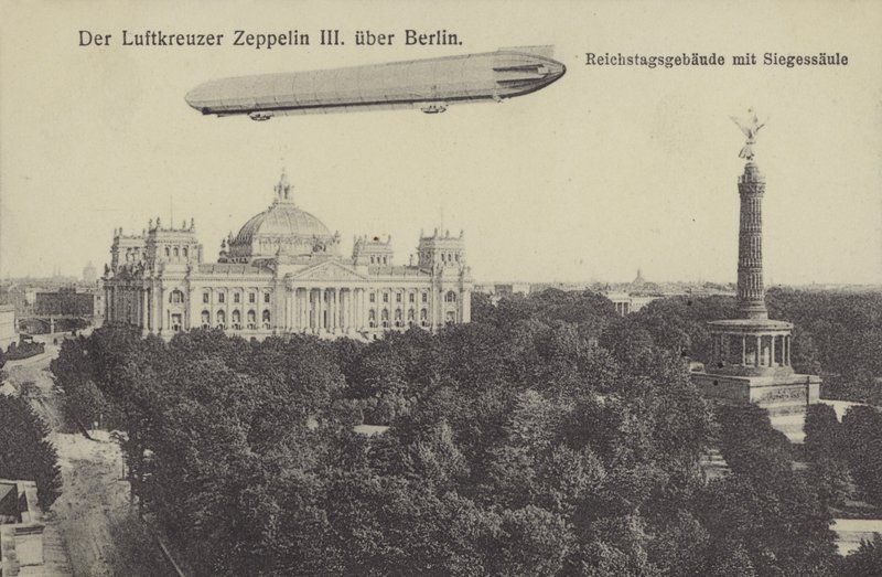 Zeppelin LZ III vliegend over Berlijn door Photographer German