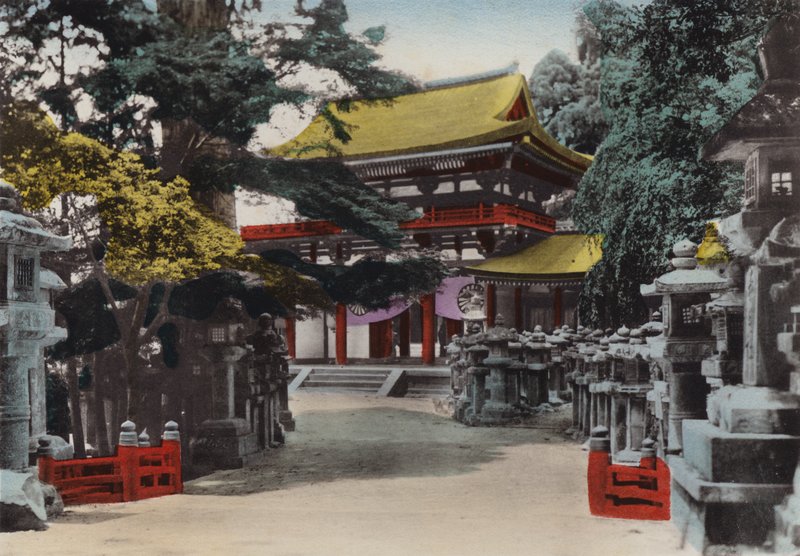 Japan, ca. 1912: Kasuga Shinto-tempel gesticht in 767, in Nara, nabij Kyoto door Photographer Japanese