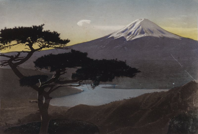 Japan, ca. 1912: Mount Fuji vanaf de Misaka-pas door Photographer Japanese
