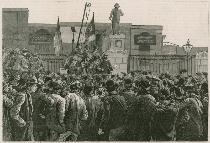 De grote staking van dokwerkers in het oosten: de heer John Burns spreekt de stakers toe bij de poorten van de East en West India Docks door Robert Barnes