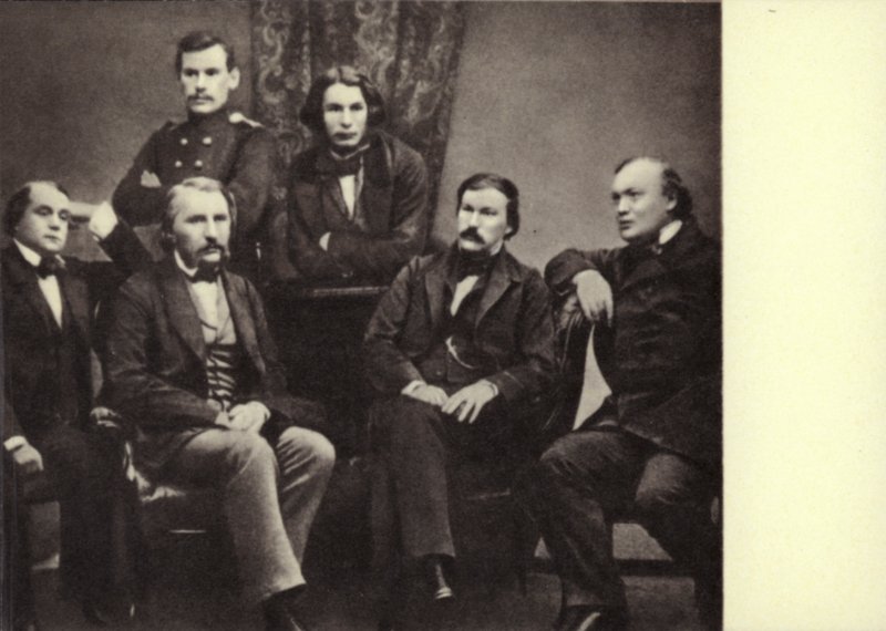L N Tolstoi met schrijvers-bijdragers van het tijdschrift 