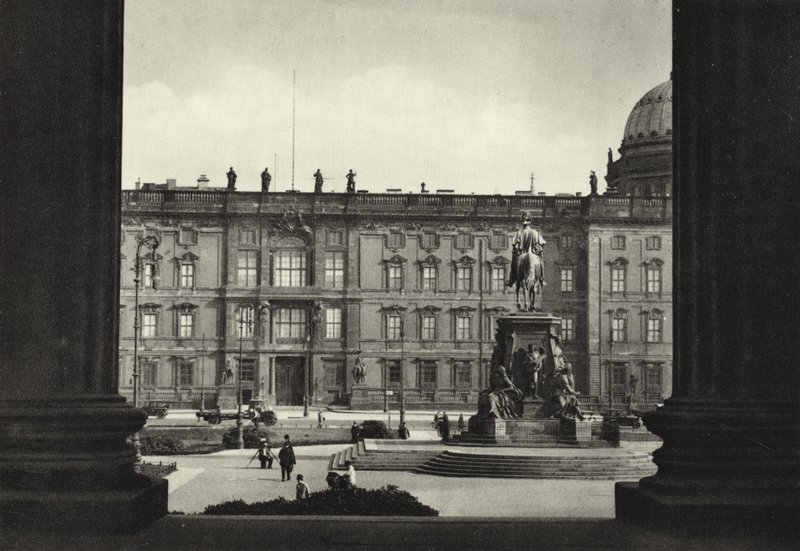 Berlijn: Blick auf Schloss und Lustgarten door Sasha Stone