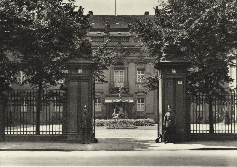 Berlijn: Reichspräsidenten-Palais door Sasha Stone