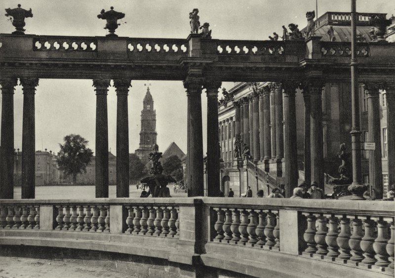 Potsdam, Stadtschloss, colonnades aan de Havel door Sasha Stone