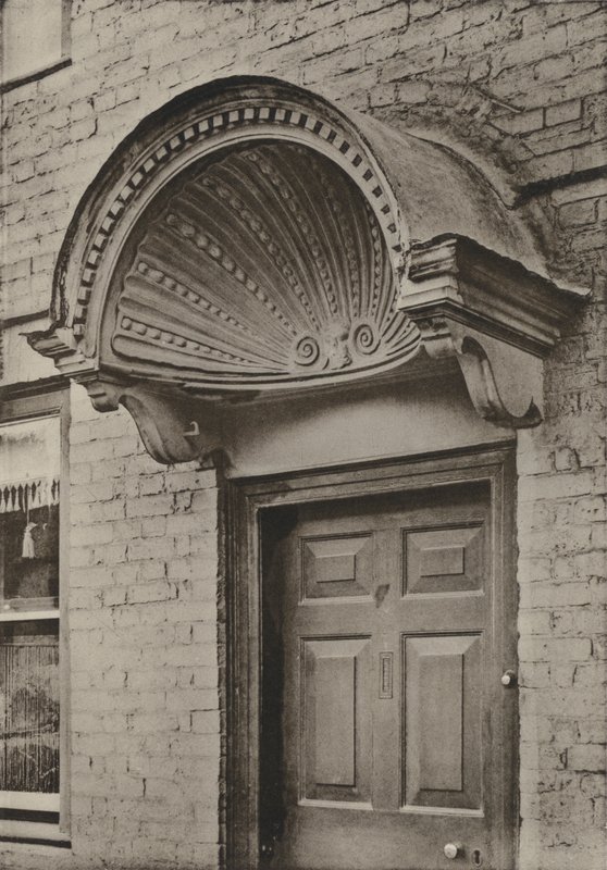 Deur, Ledbury, Herefordshire (zwart-wit foto) door William Galsworthy Davie