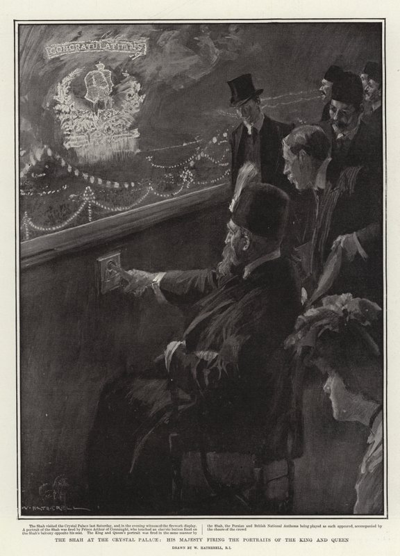De sjah in het Crystal Palace, Zijne Majesteit schiet op de portretten van de koning en koningin door William Hatherell