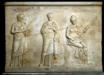 Griekse kunst: voorstelling van drie Muzen