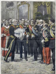 Alfonso XIII (1886-1941), Koning van Spanje bij de ceremonie van de presentatie van zijn zoon Alfonso (1907-1938), Graaf van Covadonga, Prins van Asturië. Tekening door Achille Beltrame. uit 1907.
