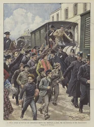 De menigte bestormt de voertuigen van de veroordeelden die terugkeren van de rechtbank in Bari om gerechtigheid te zoeken voor een misdadiger