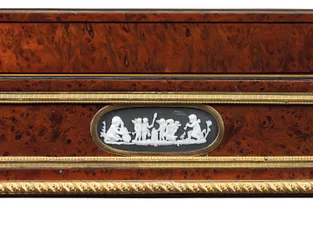 Late Louis XVI ormolu en cameo-gemonteerde burr yew hout en mahonie tafel travailleuse