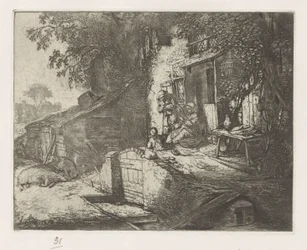 Spinnende vrouw voor een huis