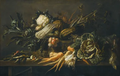 Stilleven van artisjok, asperges, groene kool, uien, bonen, wortelen en andere groenten, alles op een houten bankje