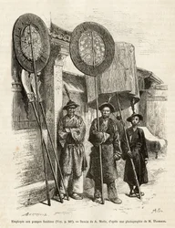 Drie begrafeniswerkers in Peking. Gravure naar de tekening van A. Marie, ter illustratie van de reis naar Peking en Noord-China, door T. Choutze, in 1873, gepubliceerd in 