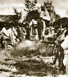 Een groep Cristeros verzameld voor geheime devoties, ca. 1926