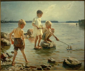 Spelende jongens aan de kust