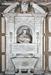 Grafmonument ter ere van kardinaal Giovanni Garcia Mellini met portret in buste Marmeren beeldhouwwerk door Alessandro Algardi (1598-1654) rond 1630 Rome Basiliek van Santa Maria del Popolo, Cappella Mellini