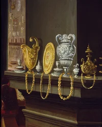 De werkplaats van de goudworm. Detail met de bekers en schalen van goud en zilver op een plank