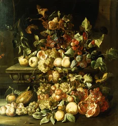 Druiven, vijgen, frambozen en ander fruit op een stenen richel