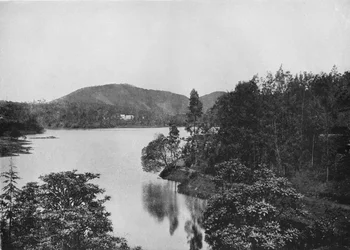 Een Hoek van Nuwara Eliya Meer, ca. 1890, 1910