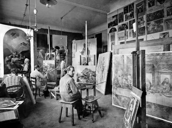 Zaal van de schilders van het Stabilimento Fotografico Fratelli Alinari aan de Via Nazionale, Florence