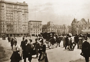 Voor het Plaza Hotel, New York City, 1896