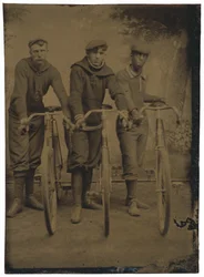 Marshall Walters "Major" Taylor en wielrenners,c. 1899 (foto)