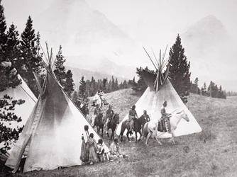 Tipikamp van Native Americans, Montana, ca. 1900