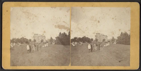 Noordelijke voorzijde en gazon, Oneida Community, New York State, ca. 1870