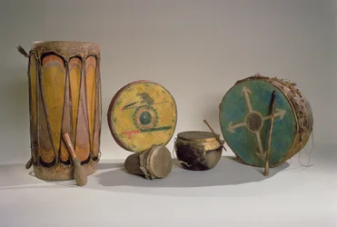 Een verzameling Amerikaanse Indianen drums