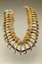 Halsketting met grizzlyberenklauwen, Iowa, Noord-Amerikaanse indianen, ca. 1830