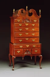 Hoog uitgesneden ladekast van koningin Anne, Connecticut of New York, 1760-80