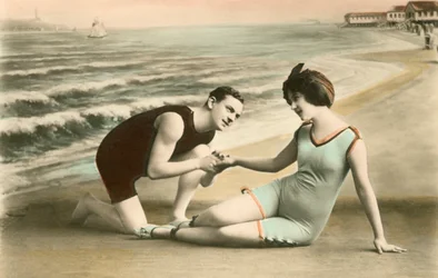 Romantisch Victoriaans Koppel op het Strand