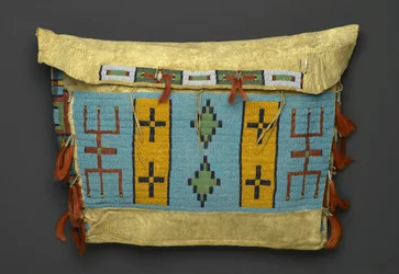 Tipi tas, uit de Plains-regio, c.1860-1900 (huid, kraal, metaal en paardenhaar)