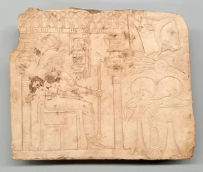 Proefstuk van kunstenaar: Hathor in schrijn, offers, ossenkop