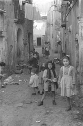KINDEREN OP DE WEG NAAR CROTONE, Crotone