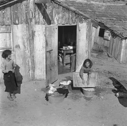 KINDEREN WASSEN DE KLEDE, Crotone