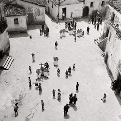 Processie van flagellanten, Albano di Lucania, Potenza, Basilicata, Italië (z/w foto)
