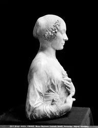 Dame met een boeket (marmer)