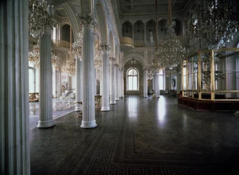 Uitzicht op de zaal van het paviljoen van de Kleine Hermitage
