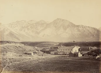 Plaat 49. De katoen- en wolfabrieken van Brigham Young,1869 (foto)